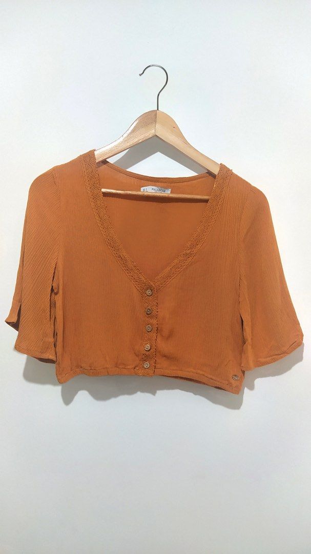 Pull & Bear cropped Boho Top (Category: Others Tops) located in Quezon City. Submitted by maychamatcha (Listing ID 1349276074, Image 1). Description: Really cute! Can be used as a cover up or as a blouse Has plunging neckline Tela is comfy, light and flowy Rfs: cluttering.