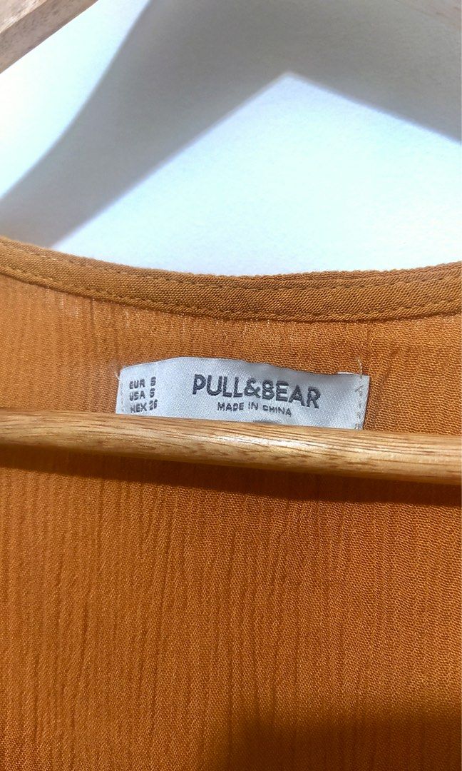 Pull & Bear cropped Boho Top (Category: Others Tops) located in Quezon City. Submitted by maychamatcha (Listing ID 1349276074, Image 3). Description: Really cute! Can be used as a cover up or as a blouse Has plunging neckline Tela is comfy, light and flowy Rfs: cluttering.