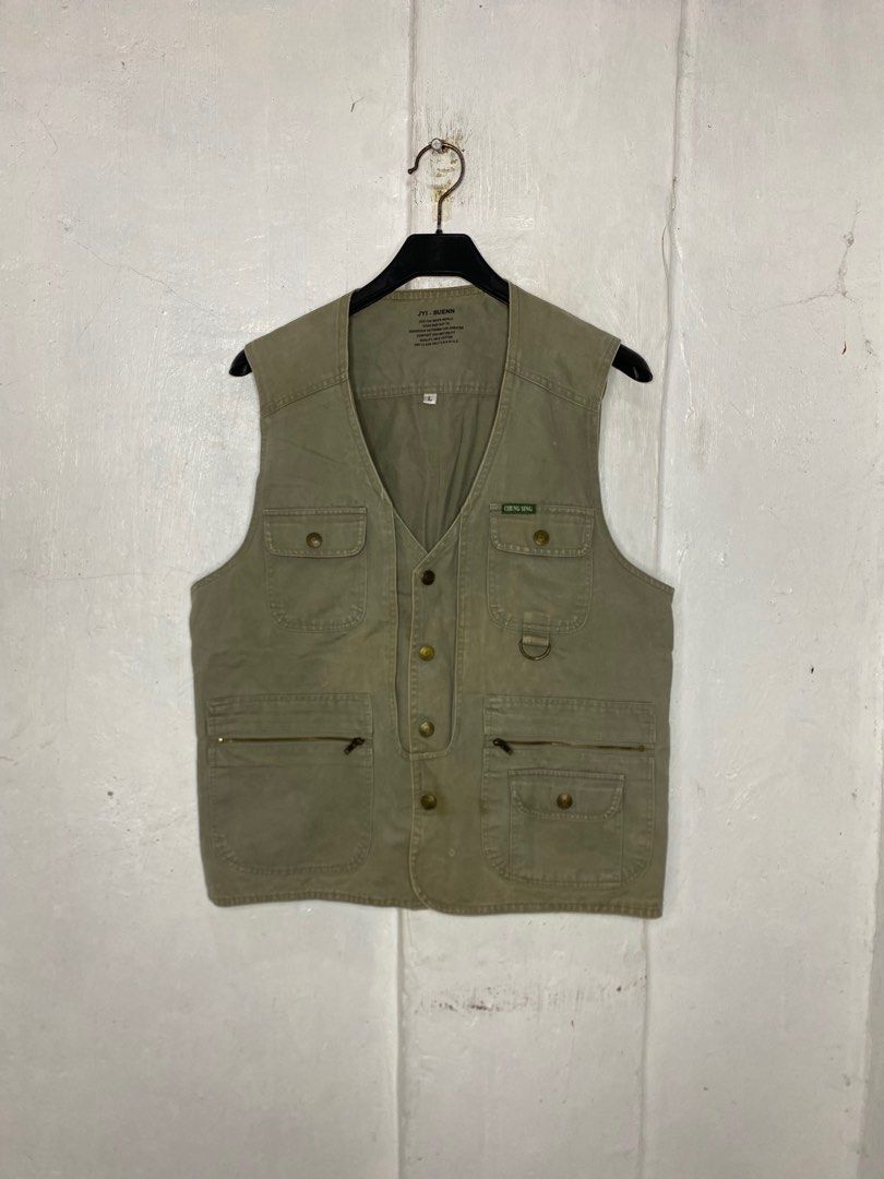 Random Utility Multipocket Vest (Category: Vests) located in Mandaluyong City. Submitted by fellas_ph (Listing ID 1349290066, Image 1). Description: Excellent condition No issues Size S-M 20" Width 24" Length.