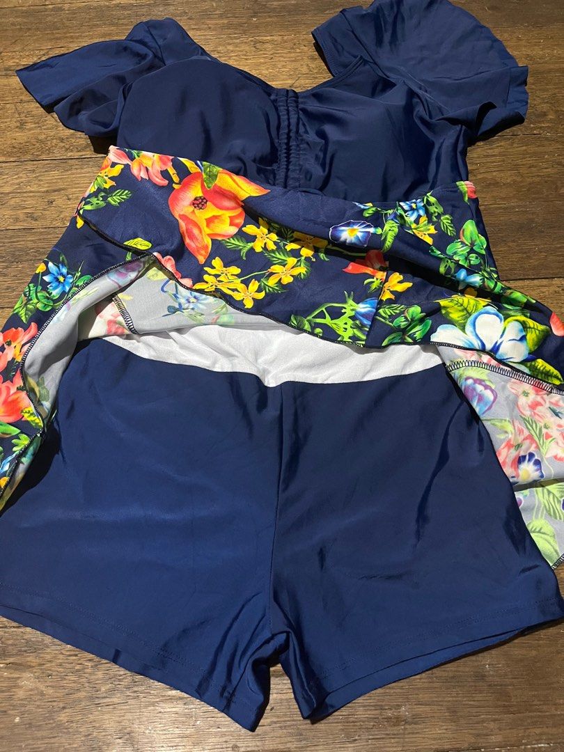 Swimwear with Build in Short (Category: Rash guard) located in Manila. Submitted by sukkiri_declutter (Listing ID 1349339718, Image 2). Description: Pwede sa teens OFFER MEASN SOLD. Please wag magsend ng offer tapos niglang walang time and walang reply. Please lets not waste each others time. .