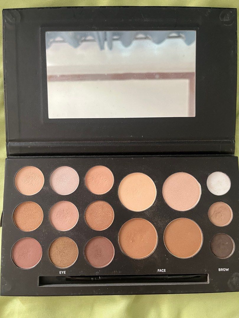 Tahari Contour Palette (Category: Makeup) located in Makati City. Submitted by everything_below300 (Listing ID 1349263806, Image 3). Description: Only used once. Really good quality contour and eyebrow palette. SF to be paid by buyer. Gcash and Unionbank payment options..