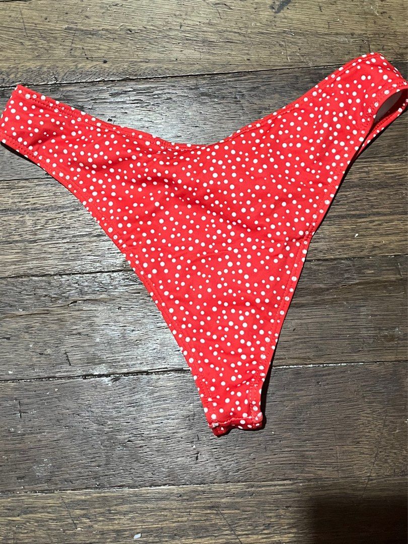 Tankini Swimsuit Set (Category: Bikinis & Swimsuits) located in Manila. Submitted by sukkiri_declutter (Listing ID 1349340080, Image 1). Description: Set.