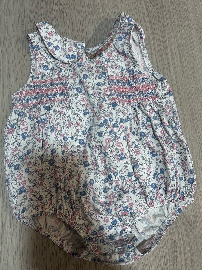 Tiny button romper (Category: Babies & Kids Fashion) located in Kuala Lumpur. Submitted by csckl (Listing ID 1349306624, Image 1). Description: For 6 to 12 months , wear once during birthday party .