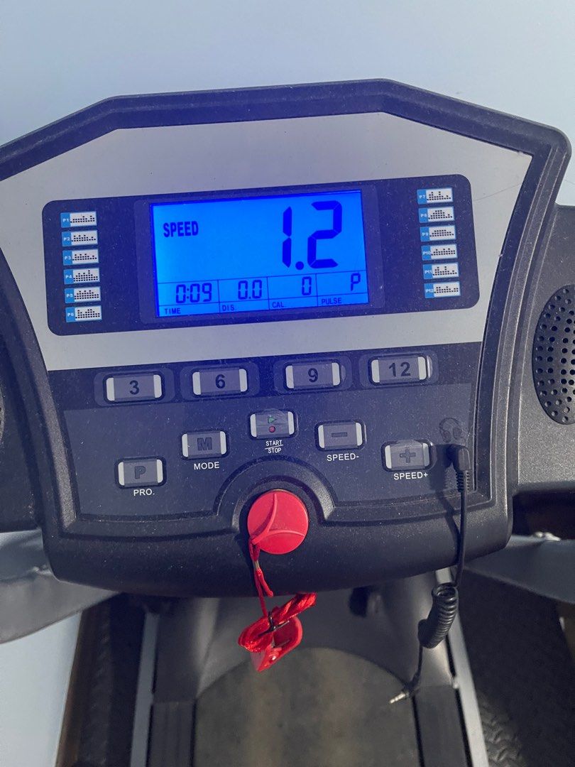 Trackmill (Category: Cardio & Fitness Machines) located in Singapore. Submitted by mss345 (Listing ID 1347662939, Image 3). Description: Used trackmill 1.5m 0.7m 1.3m height .