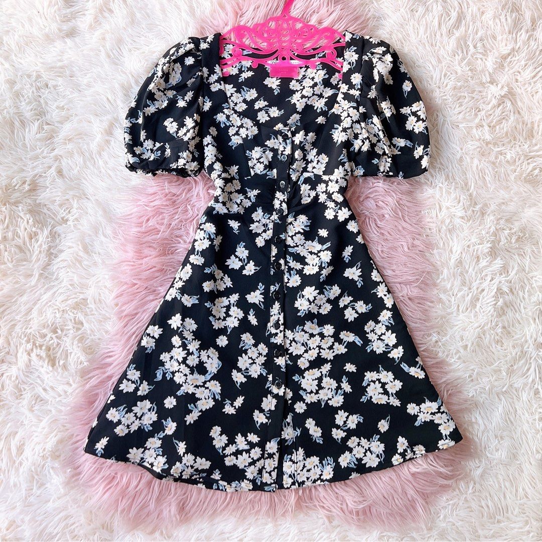 ZARA Buttondown Dress (Category: Dresses) located in Manila. Submitted by nuevas (Listing ID 1349292231, Image 1). Description: XS on tag Best fit Small.