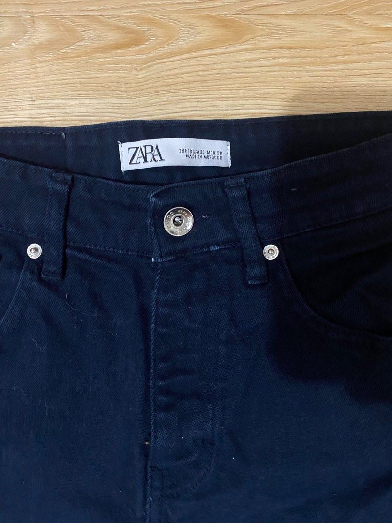 ZARA DENIM SHORTS (Category: Shorts) located in San Pedro. Submitted by jen.declutter (Listing ID 1349259332, Image 2). Description: Waist 30 inches Length 19 inches.
