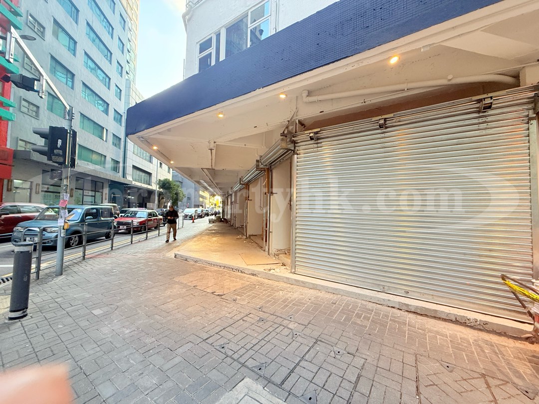 ⬆️ 28A Hung To Road 🔋 Tak Sun Building - Ground Floor 🔋 *All units come with a food manufacturing license* Intersection of Hung To Road Massive pedestrian flow Dual station advantage CBD2 Office and industrial buildings abound62863194468483114