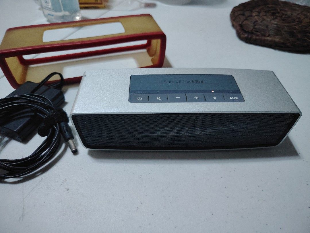 Bose soundlink mini portable speaker (Category: Soundbars, Speakers & Amplifiers) located in Quezon City. Submitted by herrera_jekjek (Listing ID 1349406124, Image 3). Description: Bose soundlink mini with case and original charger adapter no issue. RFS upgrade neg. Buong buo ang tunog.