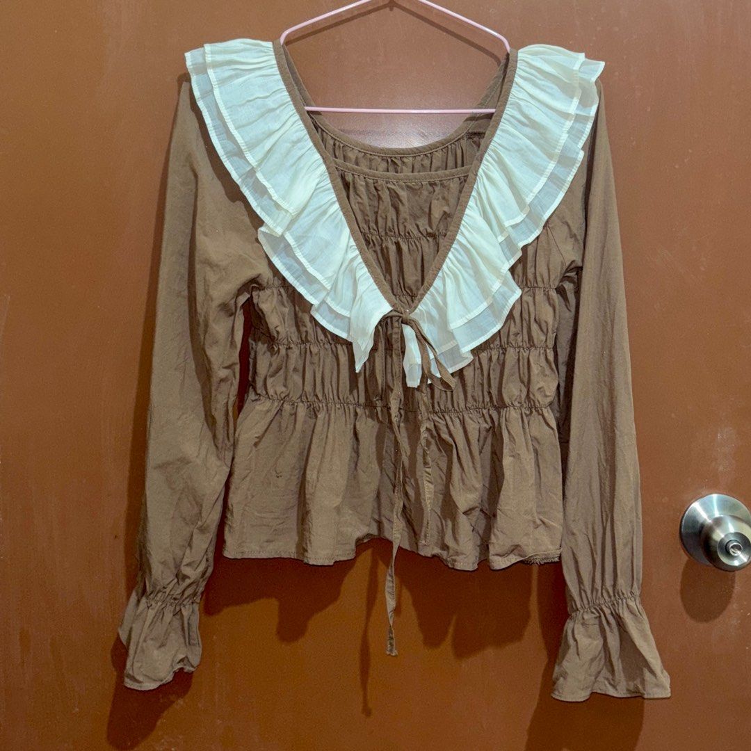 brown long sleeve smocked top (Category: Longsleeves) located in Pinamalayan. Submitted by dumpanddeclutter (Listing ID 1349477034, Image 1). Description: can fit up to medium since it's smocked super love this 🫶🏻 very chic .