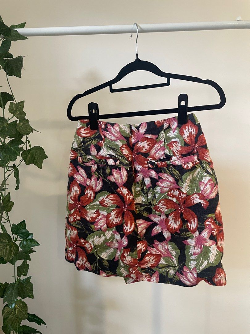 COUNTRY ROAD Floral Mini Skirt (Category: Women's Clothes) located in Melbourne. Submitted by lili_d_ (Listing ID 1349513266, Image 2). Description: COUNTRY ROAD Floral Mini Skirt Size: S 100% linen.