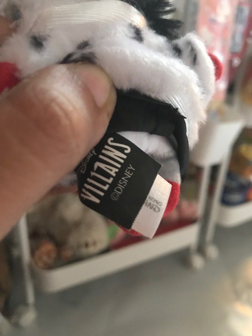 Cruela De Vil Keychain hongkong (Category: Character Goods) located in Manila. Submitted by lilypott (Listing ID 1349397971, Image 3). Description: .
