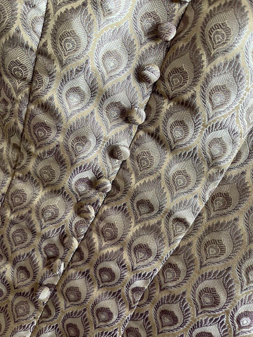Customized (Category: Tops) located in Singapore. Submitted by chadelia (Listing ID 1349392196, Image 3). Description: Customized baju kurung without the bottom. You can mix and match or pair it with jeans. No defects Fit xs Dm me for more info! .