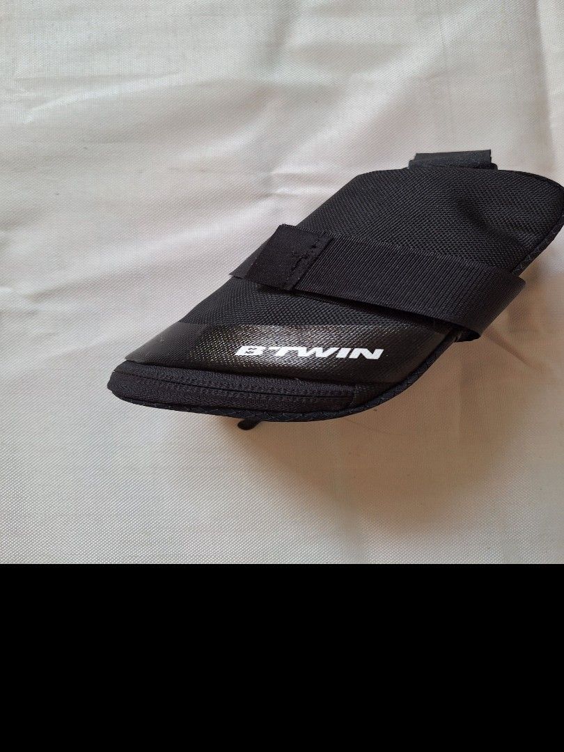 Decathlon Btwin Bike Saddle Bag (Category: Bicycles) located in Marikina City. Submitted by thesecondroomph (Listing ID 1349424978, Image 3). Description: Never really got to use it because I already have several bike bags. Used once or twice and has been kept in storage ever since..