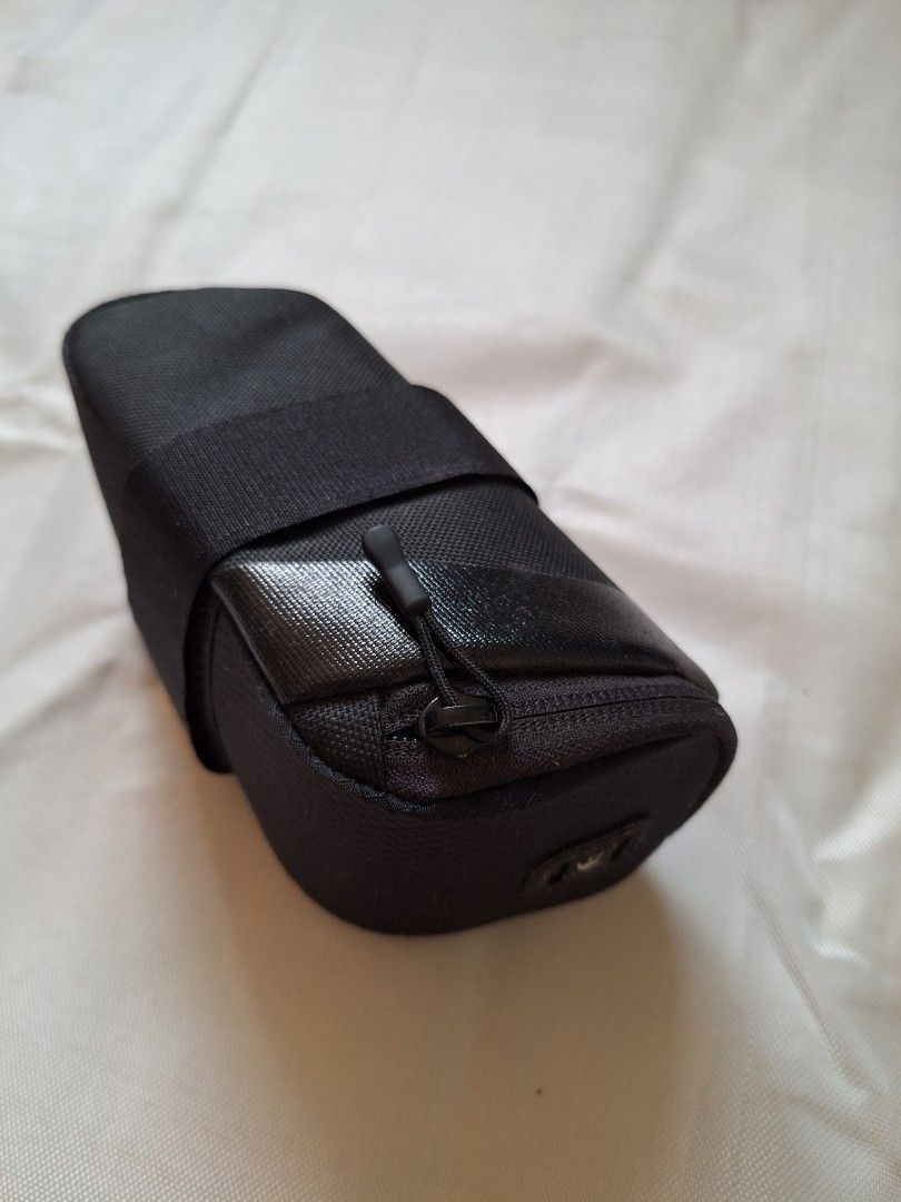 Decathlon Btwin Bike Saddle Bag (Category: Bicycles) located in Marikina City. Submitted by thesecondroomph (Listing ID 1349424978, Image 2). Description: Never really got to use it because I already have several bike bags. Used once or twice and has been kept in storage ever since..