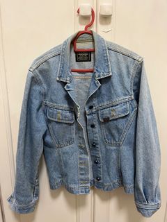 (Category: ) located in . Submitted by wonderwardrobe.wind (Listing ID 1349482071, Image 1). Description: .