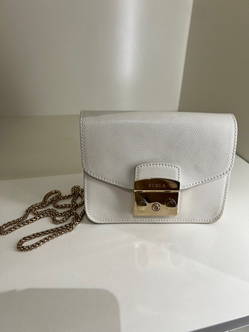 Furla metropolis crossbody bag (Category: Cross-body Bags) located in Quezon City. Submitted by axeman32 (Listing ID 1349534700, Image 1). Description: Furla metropolis white crossbody bag With gold accessories and dust bag.