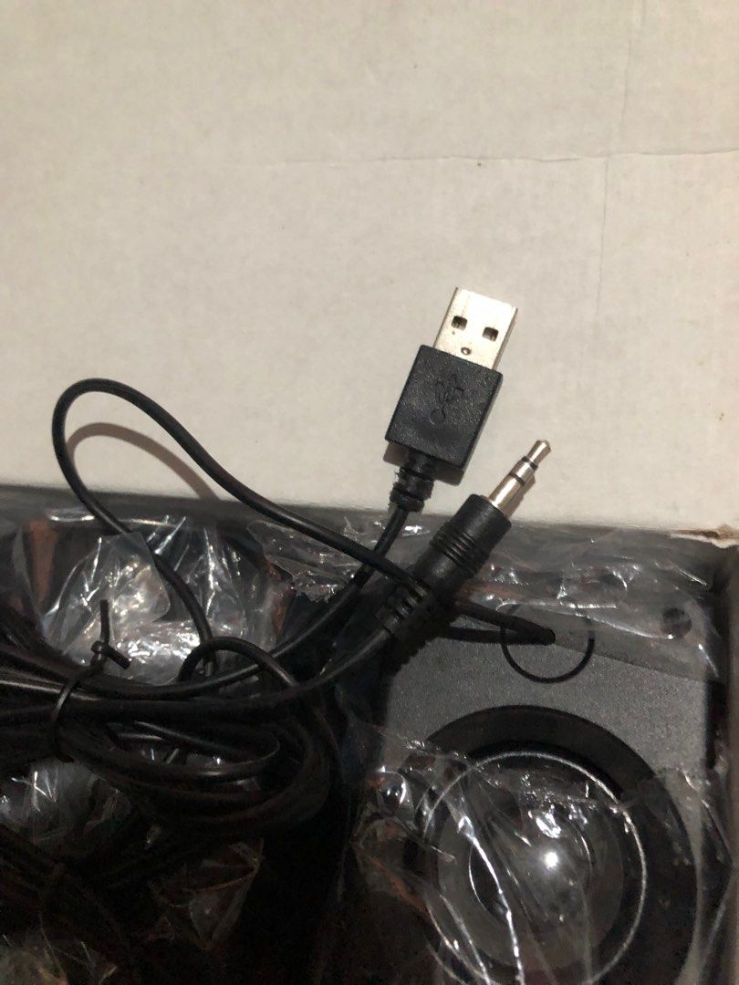 Gaming speaker (Category: Soundbars, Speakers & Amplifiers) located in Manila. Submitted by vinea93 (Listing ID 1349444498, Image 3). Description: Rsf: stock lang sa bahay Once or twice lang nagamit.