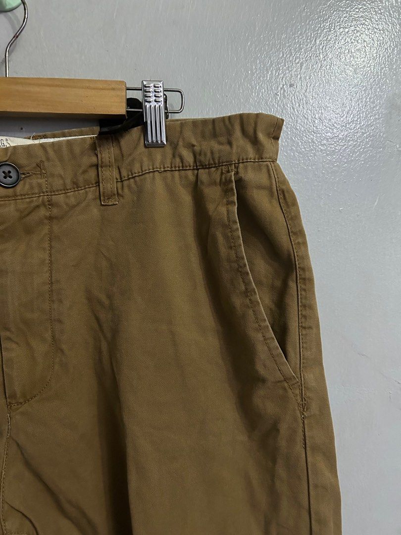 H&M khaki chino short (Category: Chinos) located in General Trias. Submitted by Theoseller28 (Listing ID 1349369180, Image 2). Description: .