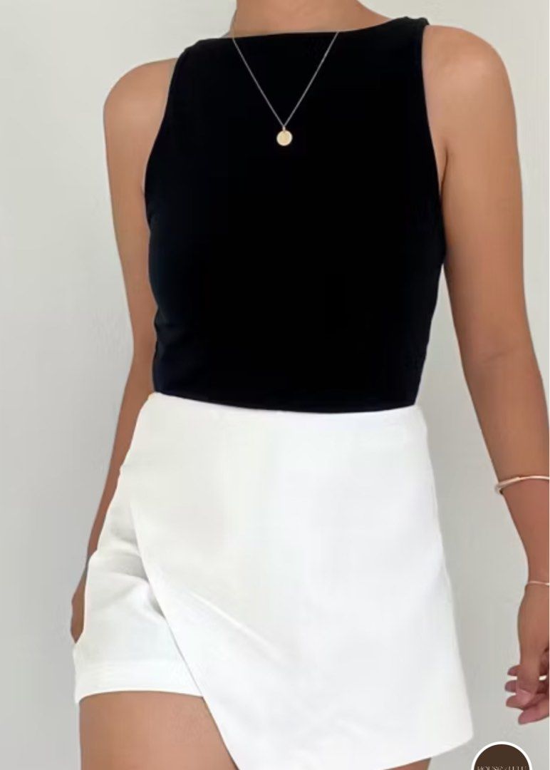 House of Lulu: LUI Black Basic Top (Category: Sleeveless) located in Quezon City. Submitted by serinepreloved (Listing ID 1349520713, Image 1). Description: - Brand: House of Lulu - Never been used - No defects, good as new - Can fit XS to M - RFS: Decluttering - Bought for 347 pesos .