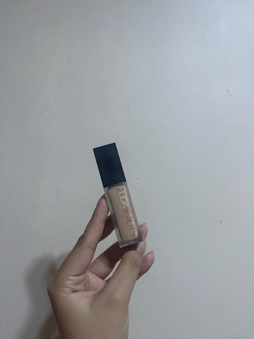 Huda Beauty Concealer (Category: Makeup) located in San Pablo. Submitted by notkendall_ (Listing ID 1349447507, Image 1). Description: has 85% pa. barely used. RFS: needs funds.