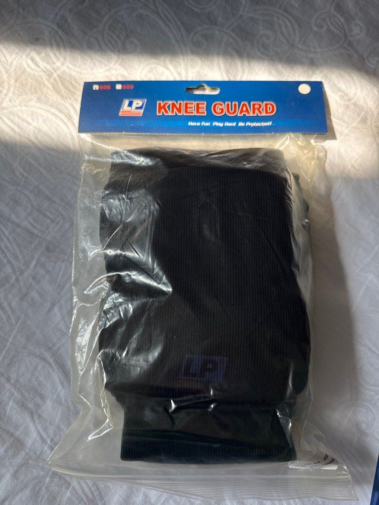 Knee Guard (Category: Sports & Fitness Nutrition) located in Quezon City. Submitted by jewfinds (Listing ID 1349371571, Image 1). Description: Size Medium Bought at Toby’s for PHP 579.5 Brand new.