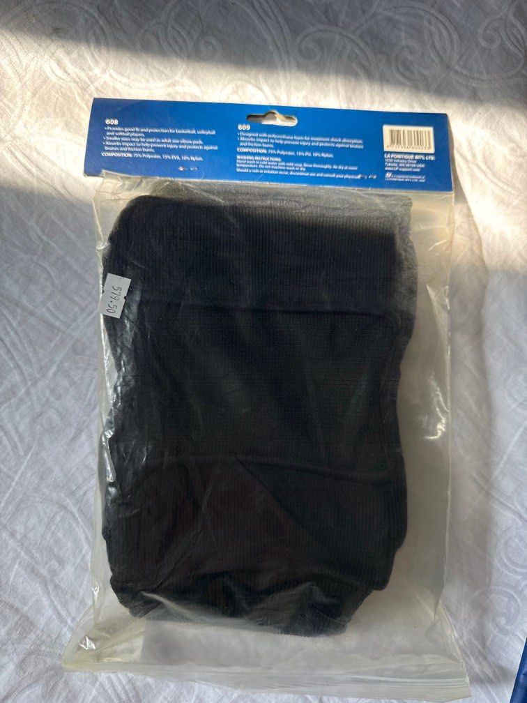 Knee Guard (Category: Sports & Fitness Nutrition) located in Quezon City. Submitted by jewfinds (Listing ID 1349371571, Image 2). Description: Size Medium Bought at Toby’s for PHP 579.5 Brand new.