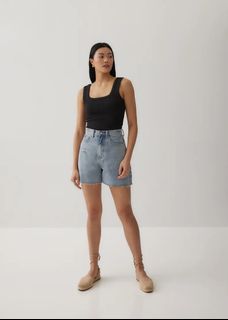 (Category: ) located in . Submitted by wardrobeflux (Listing ID 1349512658, Image 1). Description: .