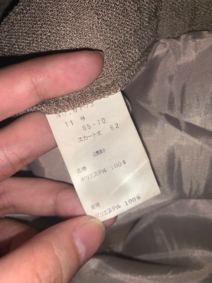 long skirt brown (Category: Skirts) located in Manila. Submitted by rurusaid (Listing ID 1349445814, Image 3). Description: waist: 26 in length: 25 in.