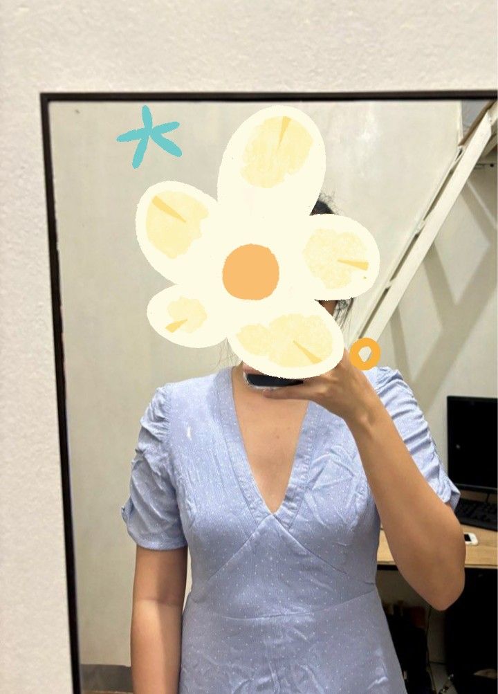 LOST IN LUNAR V-neck dress (Category: Dresses) located in Caloocan City. Submitted by heyah24 (Listing ID 1349441759, Image 2). Description: from Australia.