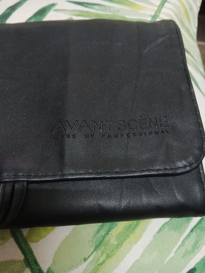 Professional Makeup / Cosmetic Brush Storage Case AVANT SCENE Pouch (Category: Makeup) located in Davao. Submitted by jmhocson (Listing ID 1349442648, Image 3). Description: Avant Scene make up professional Cosmetic Brush Storage Case PU Leather Compartments Multifunctional Portable Travel Container for Watercolor Oil Drawing Pen (Black).