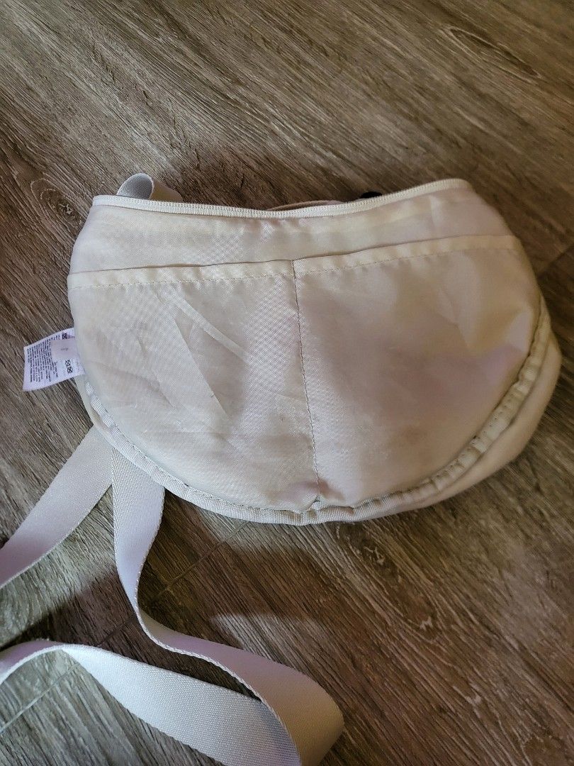 Marimekko Uniqlo Shoulder Bag (Category: Shoulder Bags) located in Quezon City. Submitted by dvdstoreph (Listing ID 1349432234, Image 2). Description: - 9/10 condition, everything's good and has some stains. been washed recently - Price is negotiable - Comes with freebies - MOP: Paymaya - RFS: Need funds.