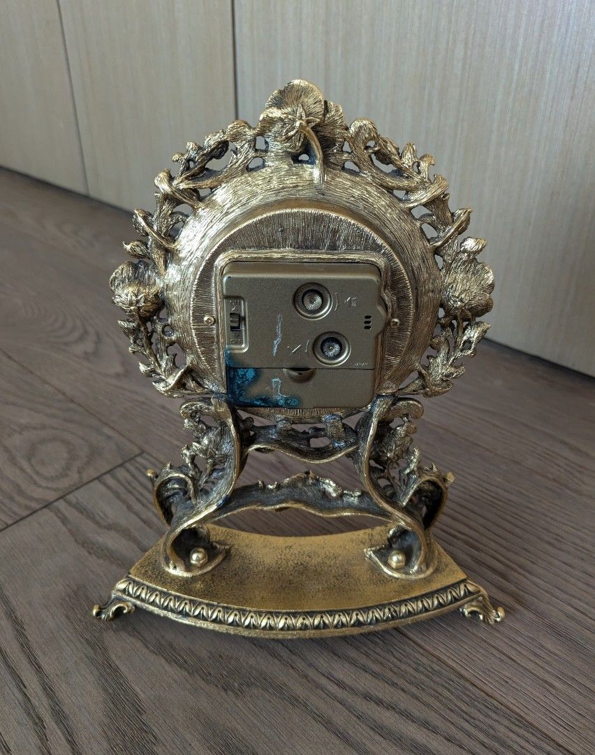 MATSON Clock （分類：時鐘）位於 Hong Kong。 由 gno964 提交（商品編號 1349452201，圖片 2）。簡介： Very HEAVY classic MATSON Clock in good condition. The clock face (plastic ) has a few minor scratches, otherwise it is good. The metal work is free of any dings and scratches. The clock is in working condition (battery operated).。