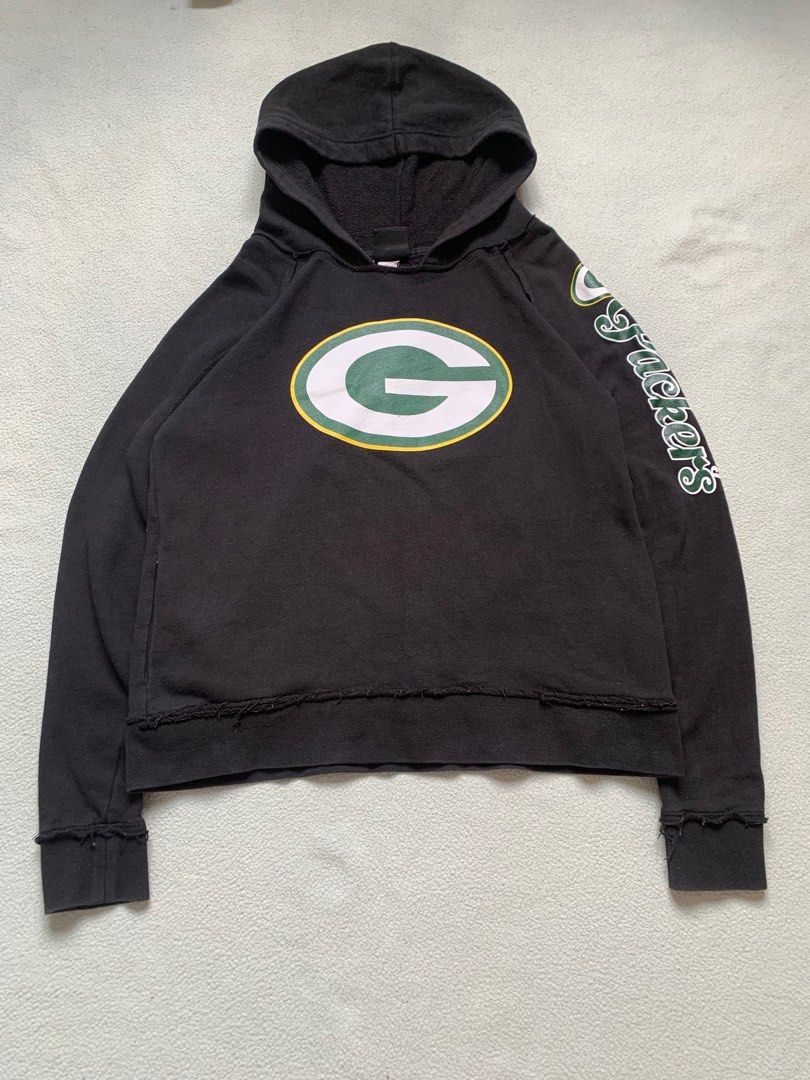 NFL Green Bay Packers (Category: Others Tops) located in Manila. Submitted by paulowens_ (Listing ID 1349465586, Image 1). Description: NFL GREEN BAY PACKERS No issue Best fit M - L Womens 19 x 21.5 600 + sf.