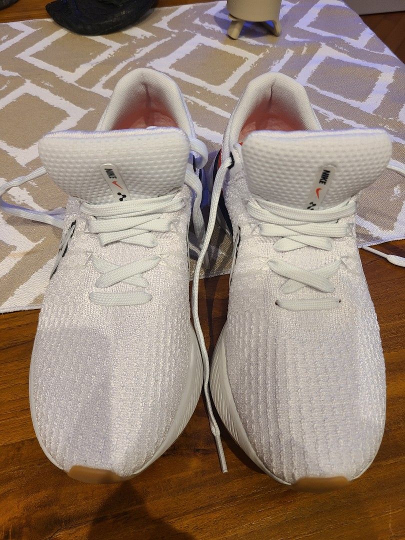 Nike React Infinity 3 （分類：波鞋）位於 Hong Kong。 由 shanghaidave 提交（商品編號 1349501967，圖片 2）。簡介： tag says womens 10 but really its a size 9。