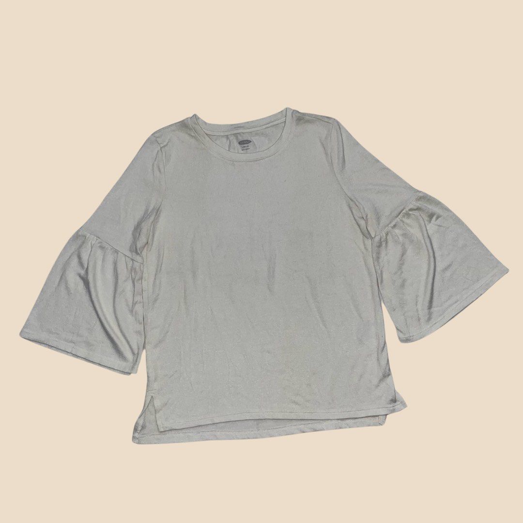 OLD NAVY white shirt blouse 3/4 (Category: Blouses) located in Manila. Submitted by rurusaid (Listing ID 1349445366, Image 1). Description: shoulder 13 in sleeves 16 in length 20.5 in color: plain white (it just looks different bc of the lighting.
