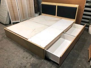 Olympic Queen Size Bedset with Storage
Cushioned Leather on Headboard 
8inch Thick Imported Super Comfy Mattress“FREE DEEP CLEAN “
Reversible Storage from Left to Right 
with Power Extension Outlet 
68 x 71 inches “Almost King Size”
Seat Height 20