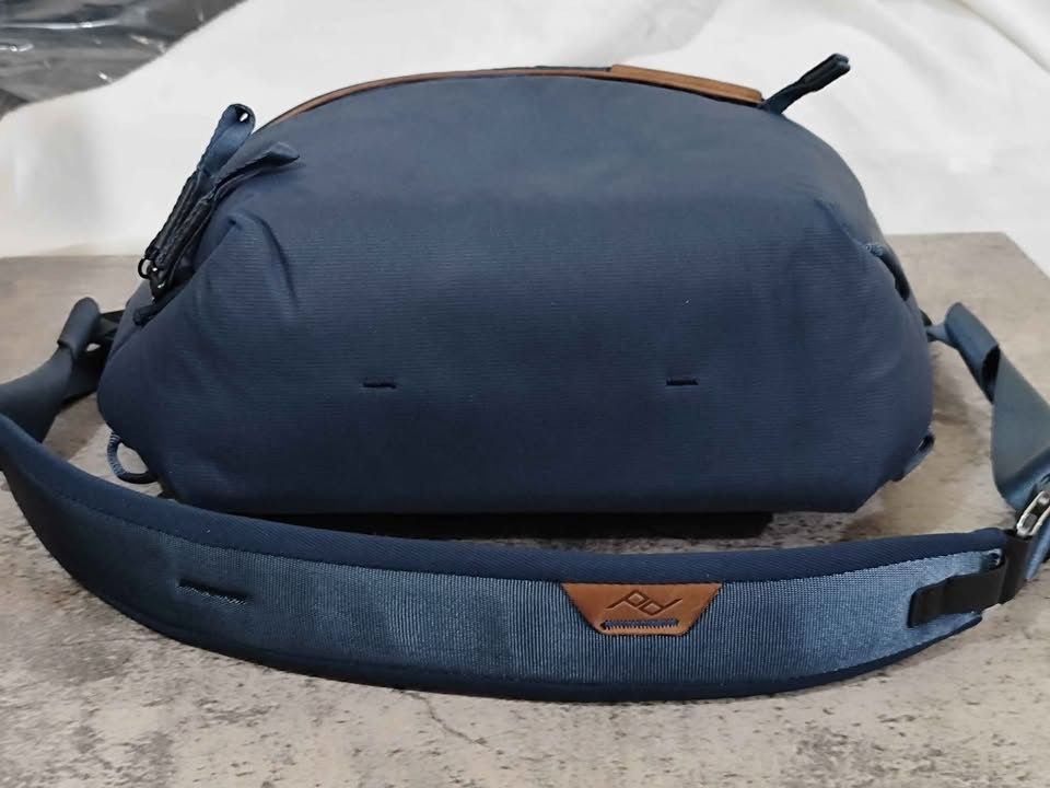 Peakdesign 6L midnight blue * mint and complete (Category: Camera Bags & Carriers) located in Mandaluyong City. Submitted by cbawag (Listing ID 1349500401, Image 3). Description: Peakdesign 6L midnight blue * mint and complete 4990 php Inclusion: Bag Dividers Condition: Mint condition with no defects/ tear. RFS : bigger bag ---Please Read--- *No Reservation." What you read and what you see is what you get. Contact Person: CLENTH /CAMERA FOR LESS 