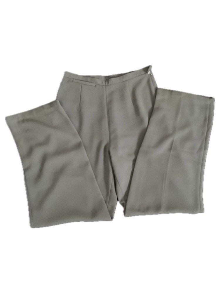 pleated pants (Category: Other Bottoms) located in Singapore. Submitted by hedgehoggers (Listing ID 1349545310, Image 4). Description: navy blue: $10 light grey: $6 buy BOTH for $14 - fits XS-S, both have belt loop - note that light grey has a couple of defects :( only buy if u don’t mind - measurements are the same.