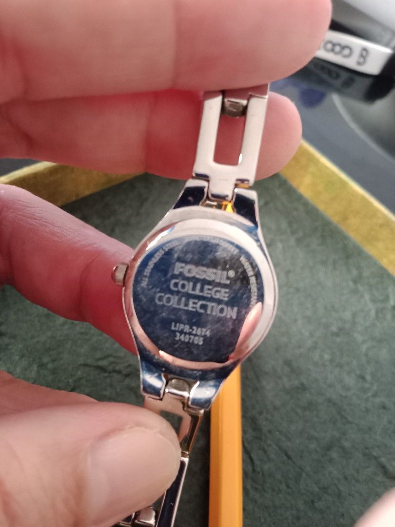 Preloved Fossil Watch - College Collection (Category: Women's Watches) located in Binangonan. Submitted by chingtp (Listing ID 1349403725, Image 3). Description: ✅Fossil College Collection ‼️Needs new battery; preloved with slight scratch; bought from US Disney 💲P1800 📍 Calumpang, Binangonan, Rizal.