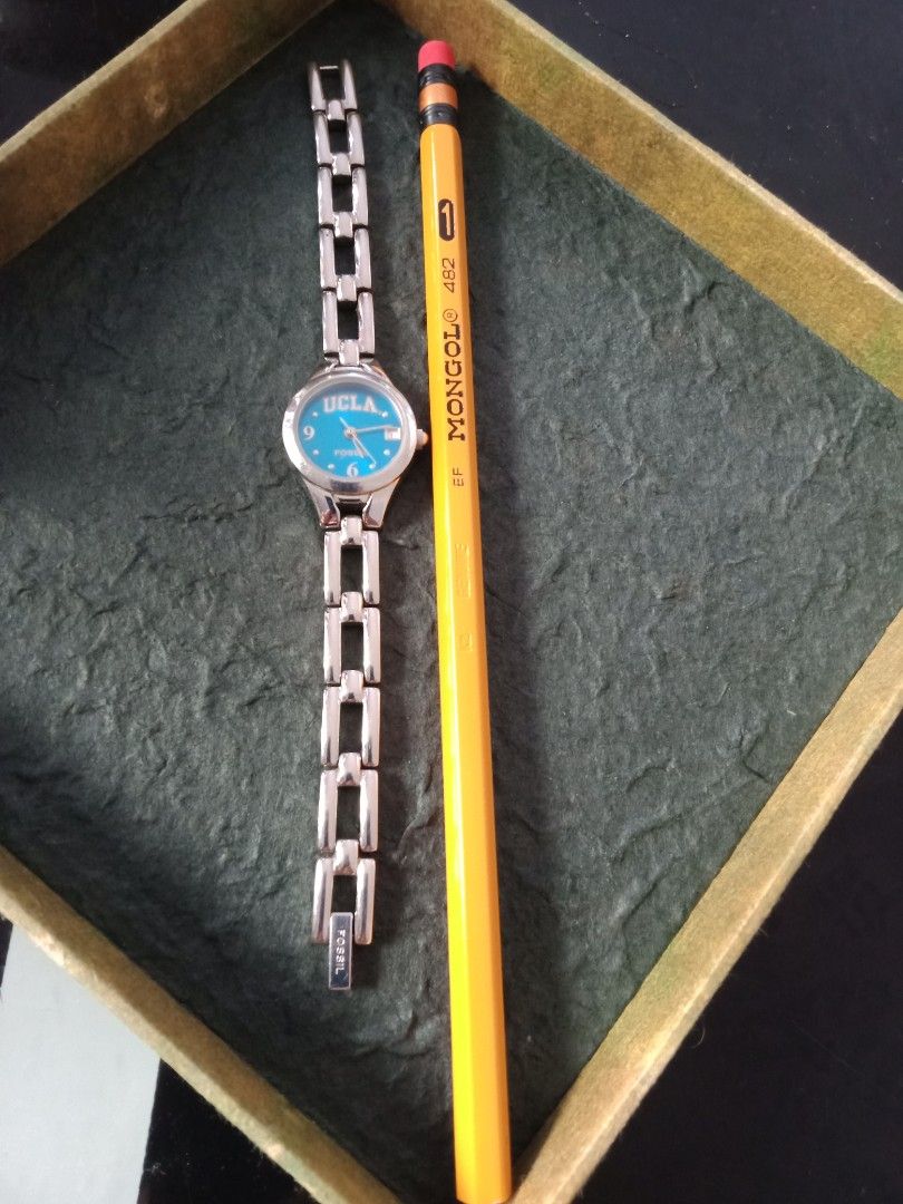 Preloved Fossil Watch - College Collection (Category: Women's Watches) located in Binangonan. Submitted by chingtp (Listing ID 1349403725, Image 2). Description: ✅Fossil College Collection ‼️Needs new battery; preloved with slight scratch; bought from US Disney 💲P1800 📍 Calumpang, Binangonan, Rizal.