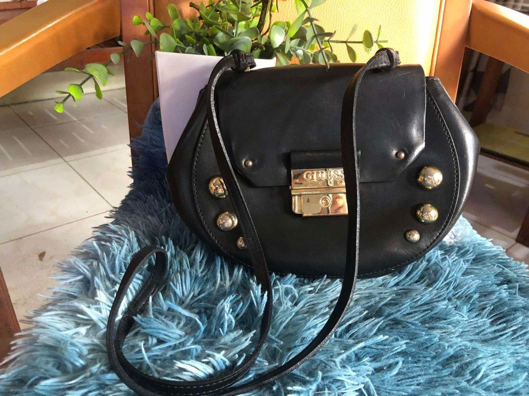 Preloved Guess Women Sling Bag (Category: Purses & Pouches) located in Tagum. Submitted by noobins (Listing ID 1349488016, Image 1). Description: Preloved Guess Women Sling Bag Nude Color In mint condition No box, no receipt Can provide replacement plastic Used for a year Can provide dimensions and comparison objects upon request 1500 + shipping fee.