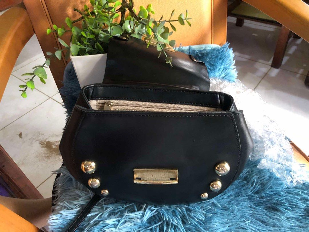 Preloved Guess Women Sling Bag (Category: Purses & Pouches) located in Tagum. Submitted by noobins (Listing ID 1349488016, Image 2). Description: Preloved Guess Women Sling Bag Nude Color In mint condition No box, no receipt Can provide replacement plastic Used for a year Can provide dimensions and comparison objects upon request 1500 + shipping fee.