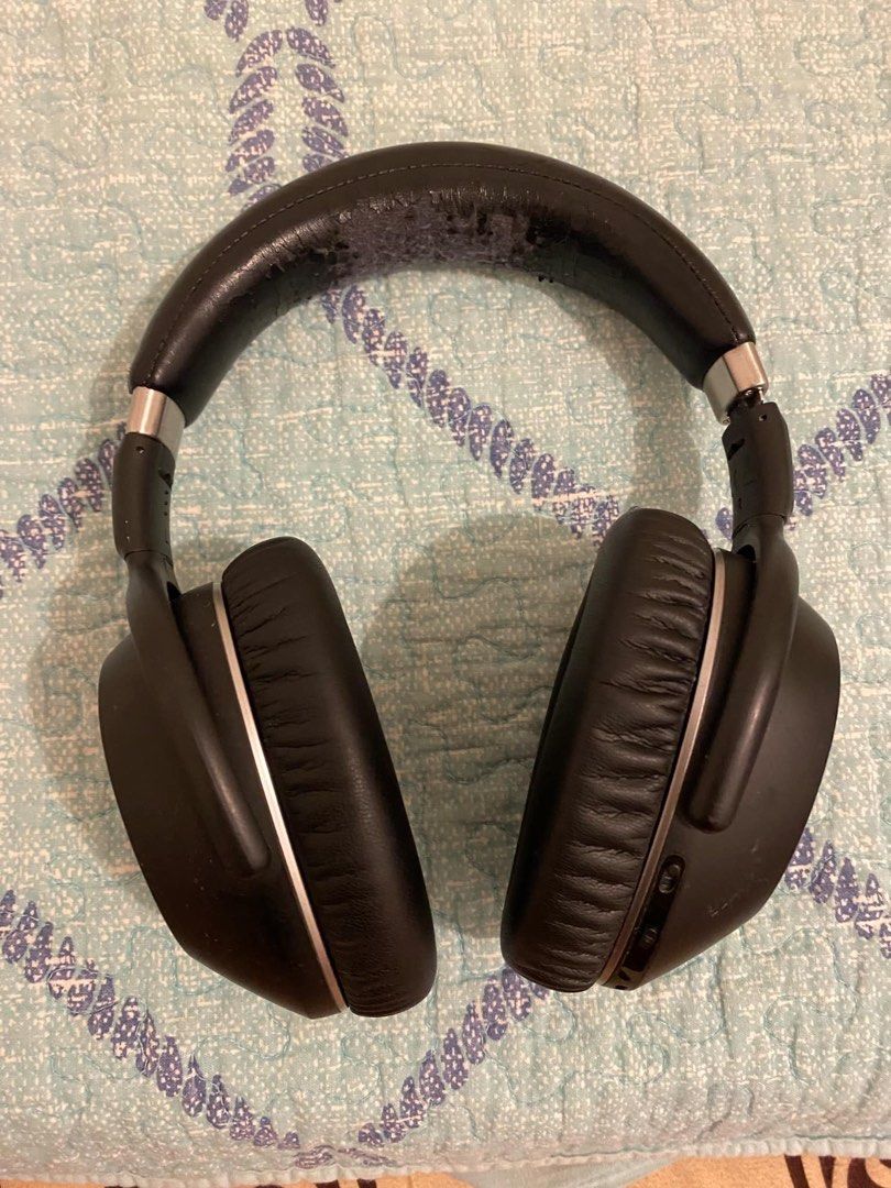 Sennheiser 550 PCX Wireless Headphones (Category: Headphones & Headsets) located in Angeles City. Submitted by rldnunag (Listing ID 1349524182, Image 2). Description: sennheiser 550 pcx wireless headphones - noise cancelling - audio completely fine (like bnew) - no accesories and no box - issue: refer to slide 6 negotiable angeles city, pampanga .