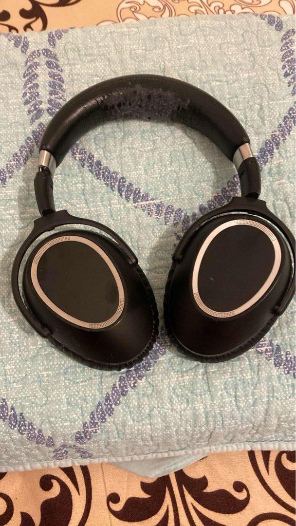Sennheiser 550 PCX Wireless Headphones (Category: Headphones & Headsets) located in Angeles City. Submitted by rldnunag (Listing ID 1349524182, Image 1). Description: sennheiser 550 pcx wireless headphones - noise cancelling - audio completely fine (like bnew) - no accesories and no box - issue: refer to slide 6 negotiable angeles city, pampanga .