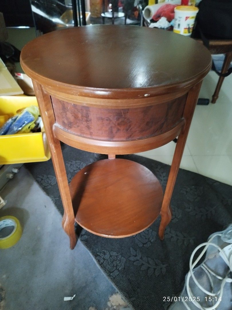 Side table (Category: Tables & Sets) located in Kuala Lumpur. Submitted by naturelover7 (Listing ID 1349487632, Image 1). Description: side table untuk dijual... pickup area Melawati.