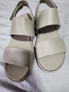 (Category: ) located in . Submitted by mmmkshoppe (Listing ID 1349450350, Image 1). Description: .