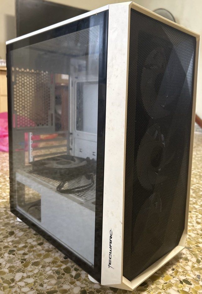 Tecware PC Case (Category: Computer Parts) located in Singapore. Submitted by fathippopotamus (Listing ID 1349390686, Image 1). Description: Old case. Will look new with abit of cleanup. Letting it go for cheap. One of the fan missing its screws other than that mobo stands are still there.