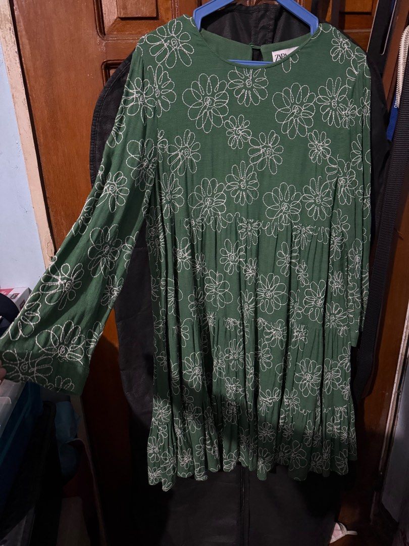 Zara Green Emroidered Dress (Category: Dresses) located in Antipolo. Submitted by robmack (Listing ID 1349422664, Image 1). Description: - barely used, selling for my mom - owner has 32” waist, 36” bust, - decluttering, please PM me for details - SF shouldered by buyer - MOP: BPI or gcash.