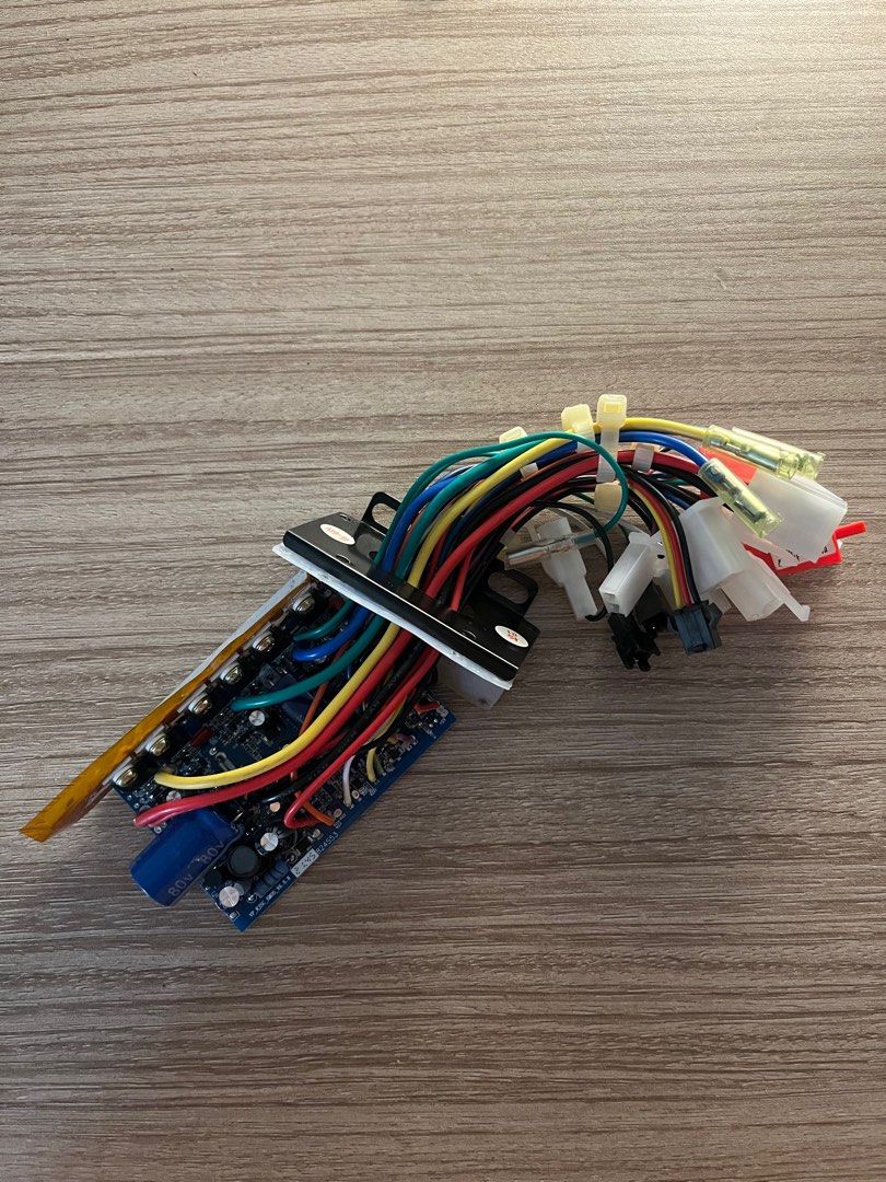 18a controller (Category: E-Scooters & E-Bikes) located in Singapore. Submitted by camelfilters (Listing ID 1349628846, Image 1). Description: 18a stock controller for any ebike Wires all neat, never used before Selling cheapp no usee.