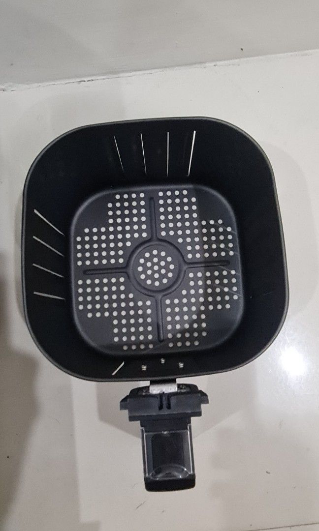 Air Fryer Midea (Category: Fryers) located in Pasig City. Submitted by ustaq (Listing ID 1349573278, Image 3). Description: MIDEA DIGITAL Air Fryer 8000 Series Air Fryer 5.5L model FP 77 SAF055LETM B1 New. No original box. with small flaws on top but unnoticeable. Enjoy Healthy, Low Fat and Tasty Fried Food. With 8 Presets Functions Air Fry, Toast, Roast, Broil, Bake, Reheat, Dehydrate and Frozen Food. PM us for more details and questions PM us f